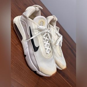 Women’s Nike 2090 sneakers 9.5